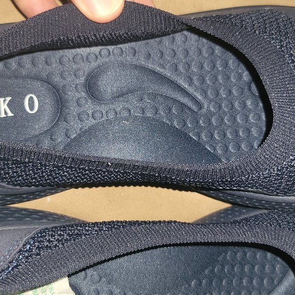 Womens Slip-On Loafer skid-resistant shoe - Picture 2 of 3